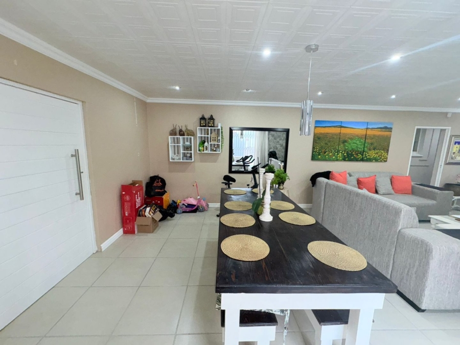 7 Bedroom Property for Sale in Sunnyridge Eastern Cape